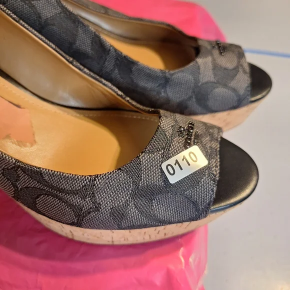 Coach Ferry Signature Black and Tan Women's Wedges Shoes. Size 9.5 - Picture 9 of 10